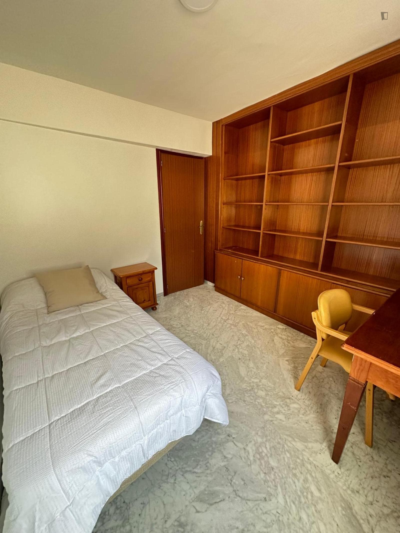 Inviting single bedroom near Barbarela Station photo 1