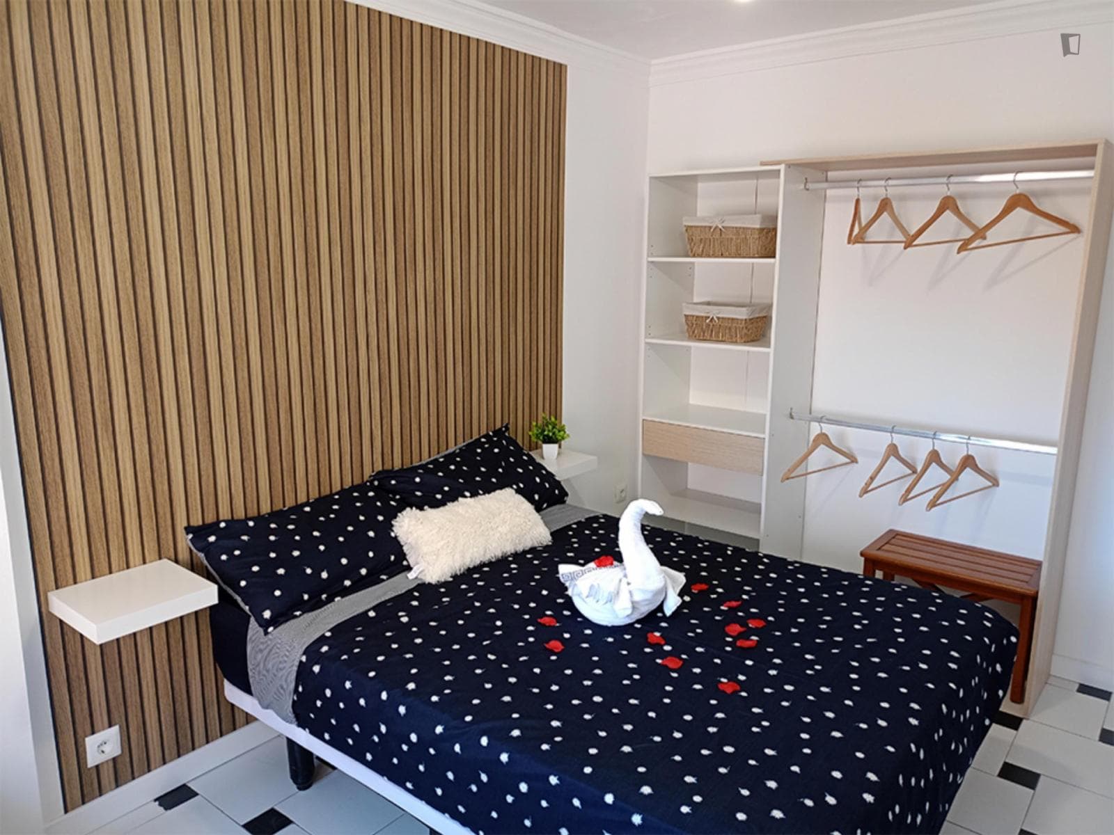 Inviting Double Bedroom close to Guadalmedina Metro photo 1