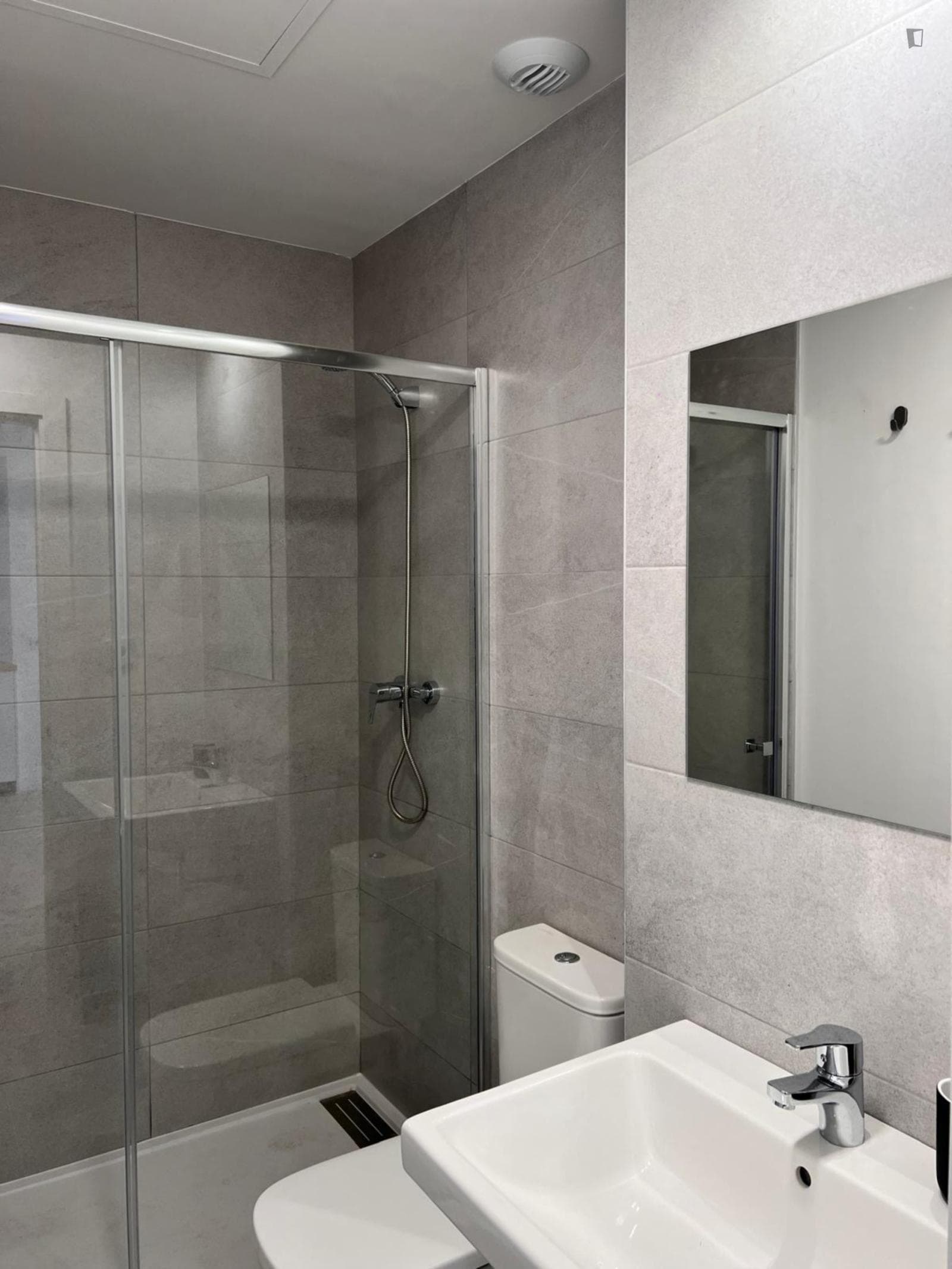 Comfy double bedroom in the Bailén-Miraflores photo 1