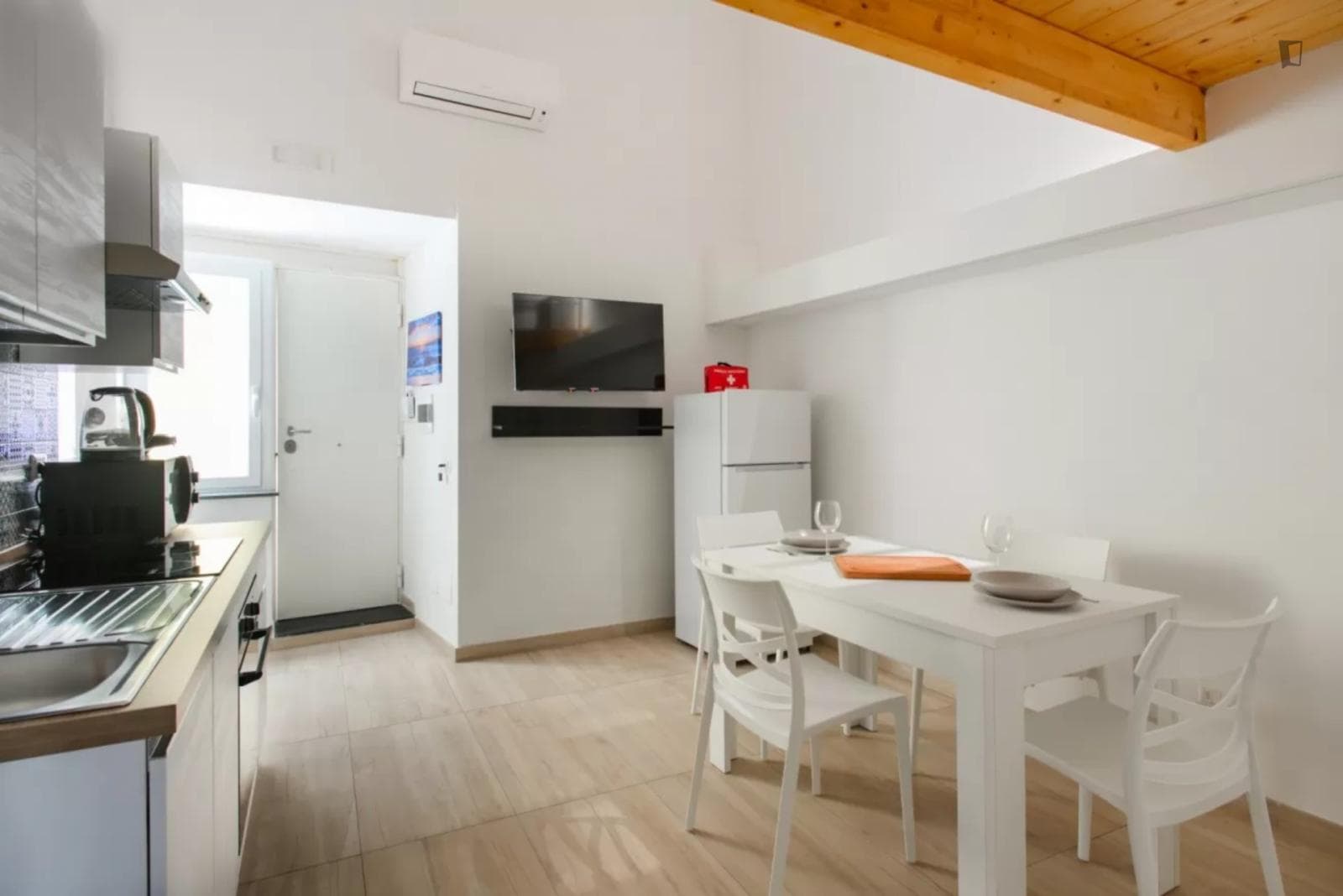 1-Bedroom apartment near the Montesanto metro photo 1