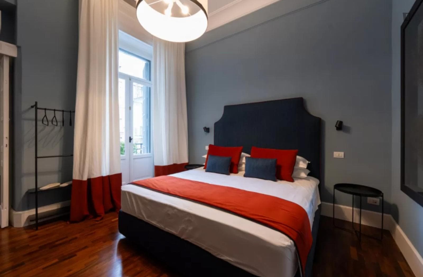 Neat 1-bedroom apartment near the Villa Comunale park photo 1