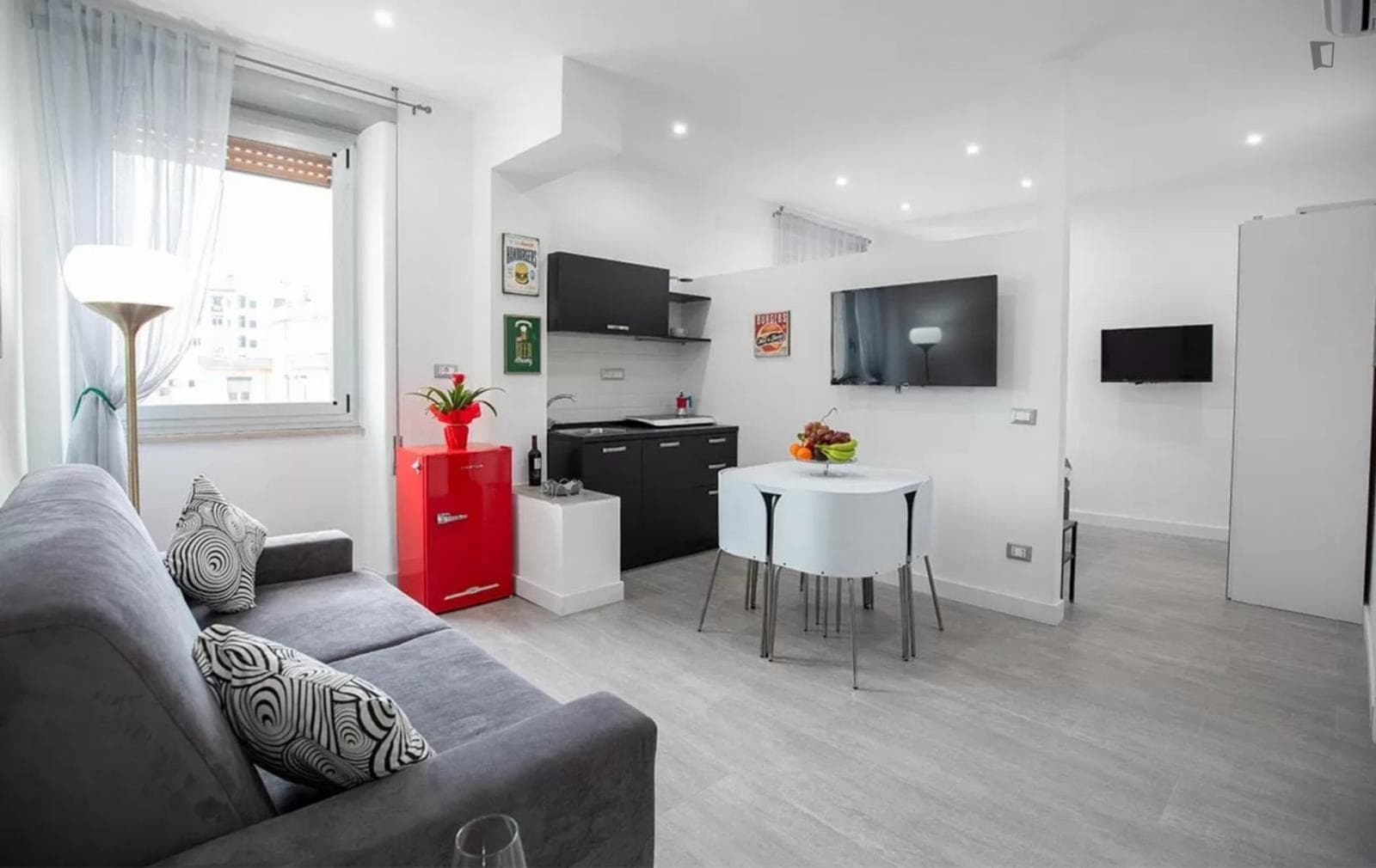 Appealing studio near the Università metro photo 1