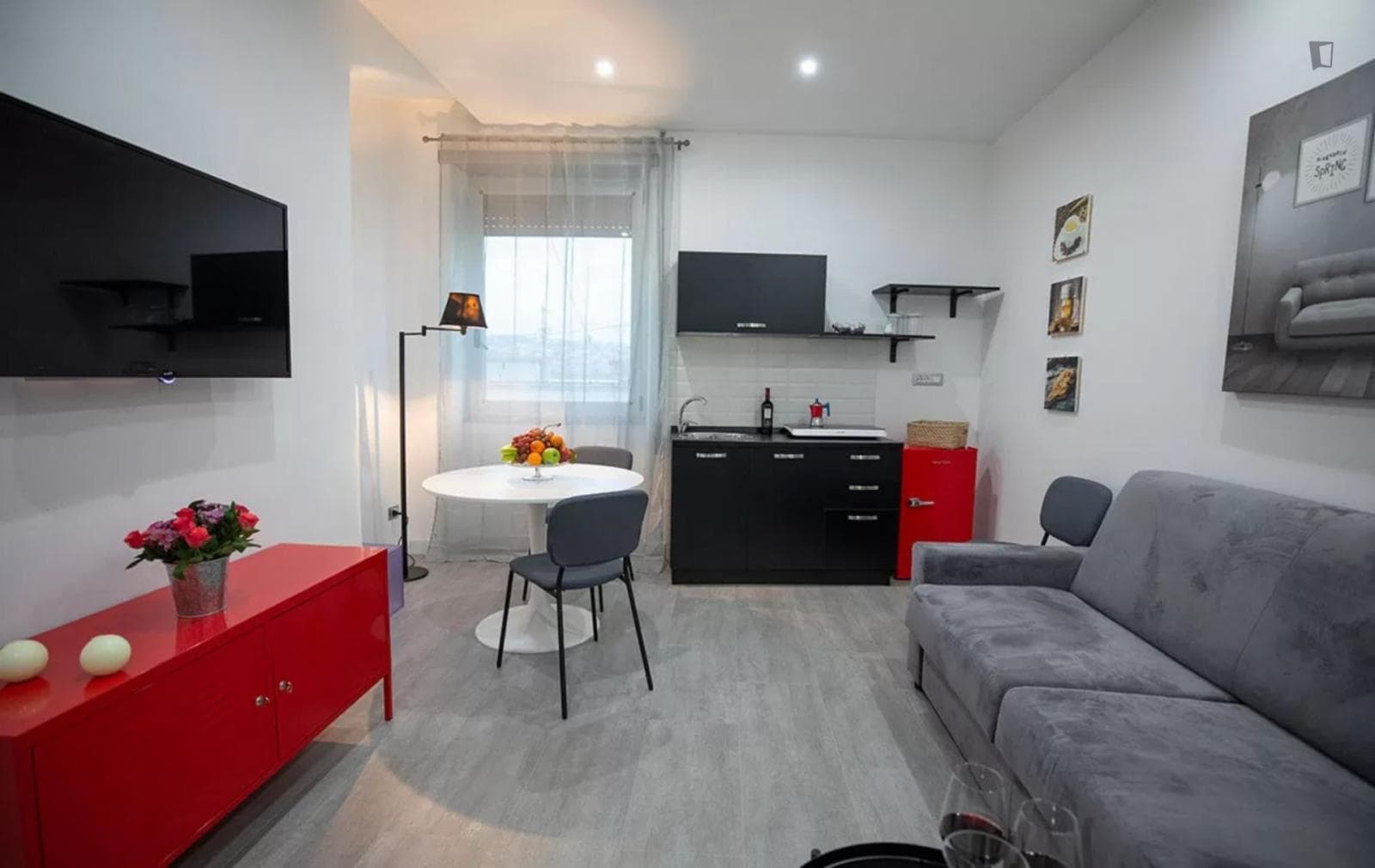 Tasteful 1-bedroom flat near the Toledo metro  photo 1