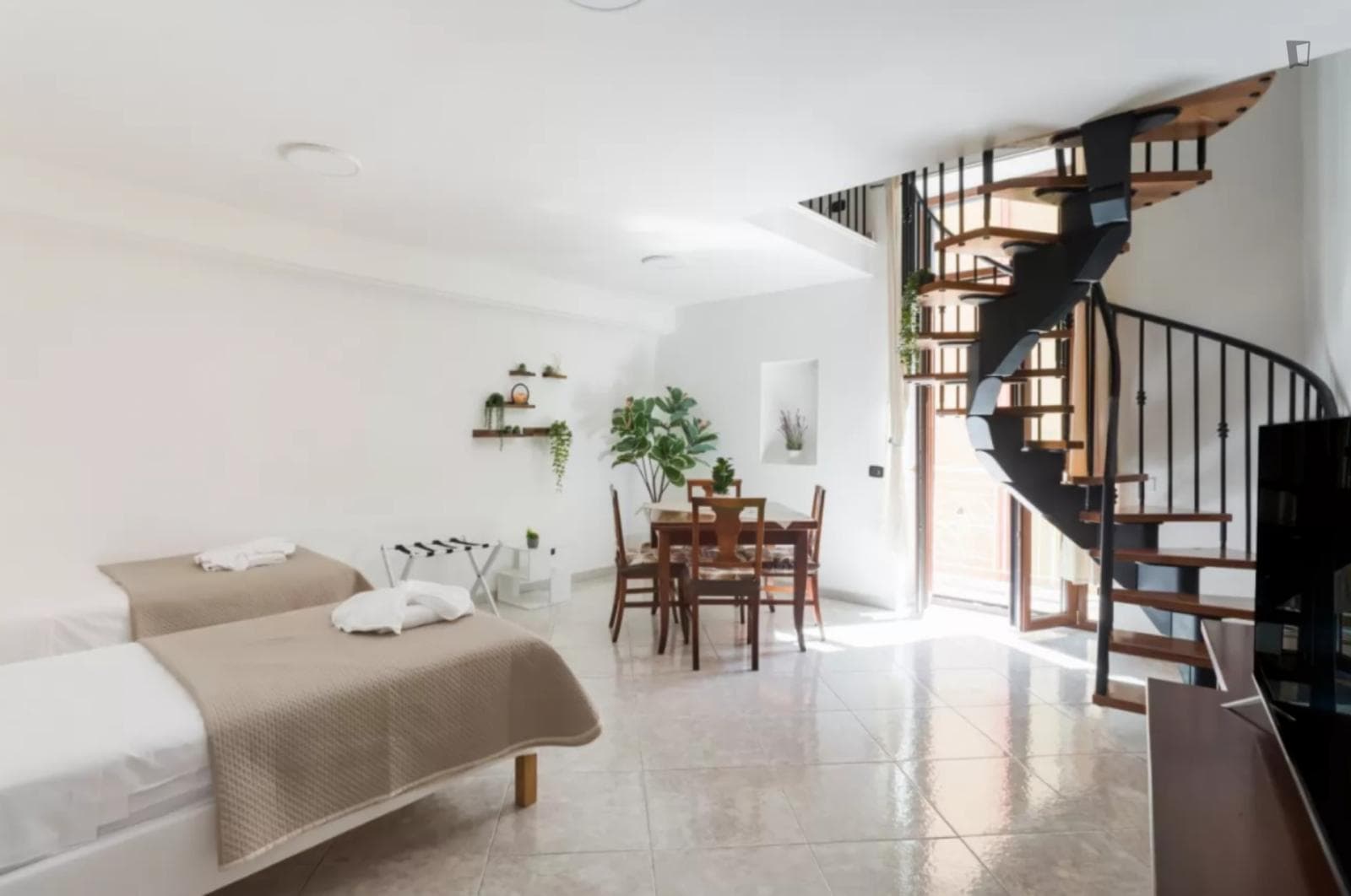 Appealing 1-bedroom apartment in Avvocata photo 1