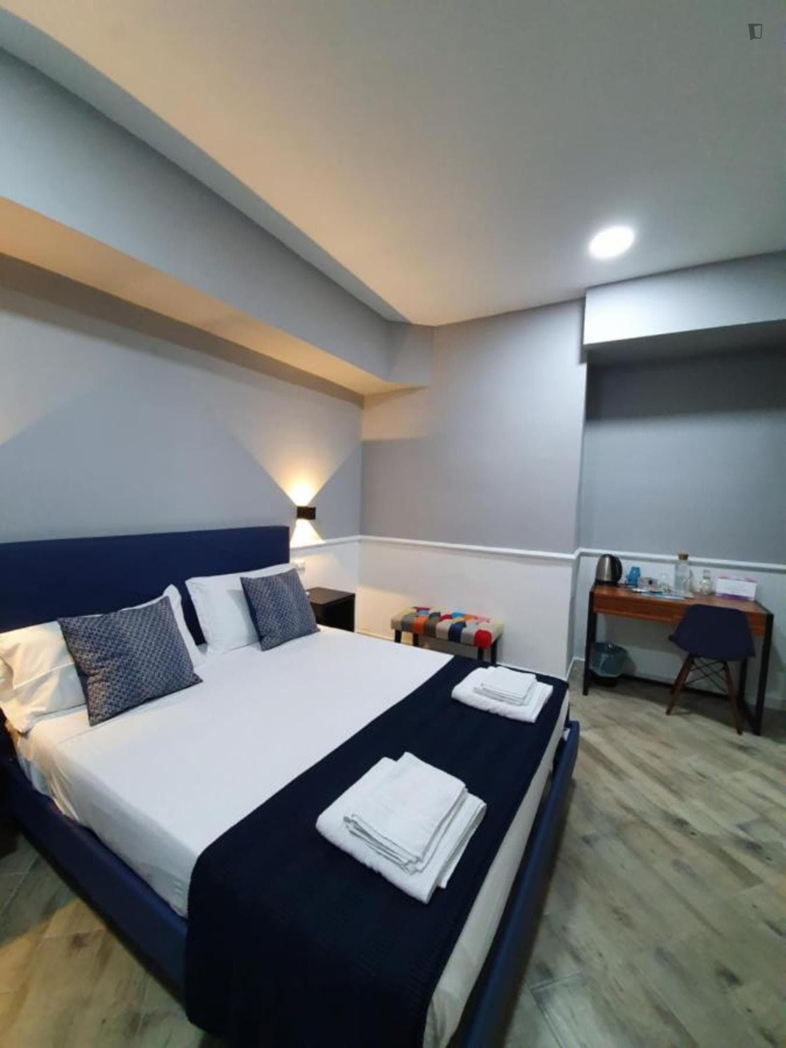 Neat double ensuite bedroom near the Università metro photo 1