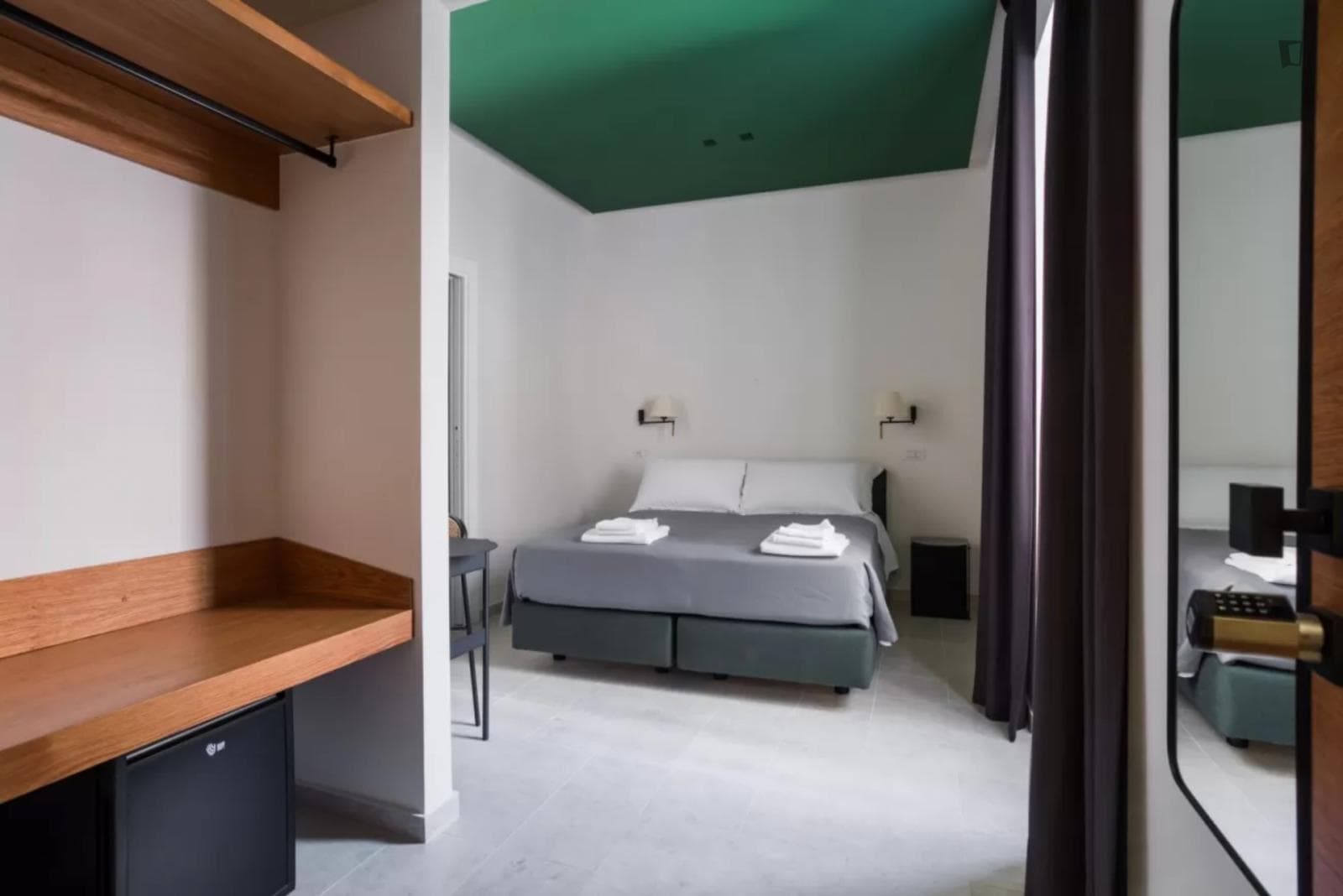 Sublime double ensuite bedroom in the Pendino area photo 1