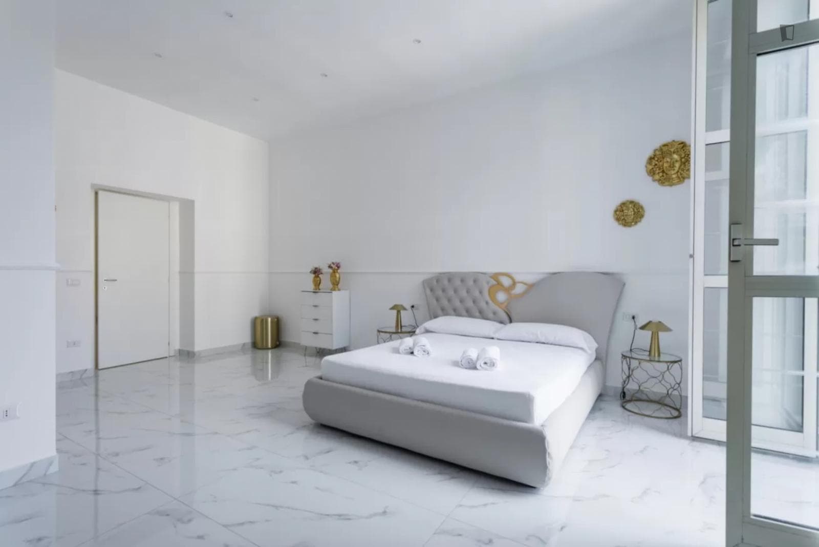 Large double ensuite bedroom in Avvocata photo 1