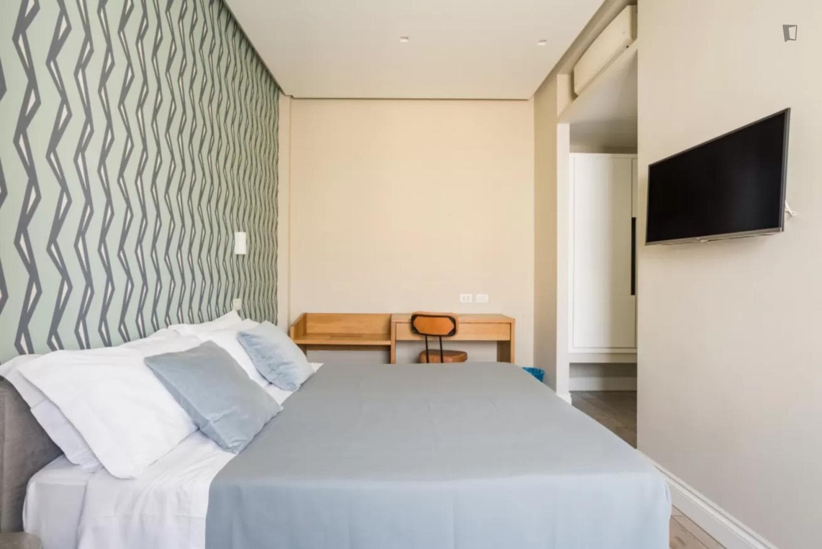 Appealing twin ensutie bedroom in the Pendino area photo 1