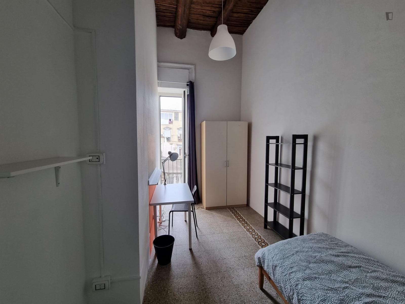 Inviting single bedroom in the historic centre of Naples photo 1