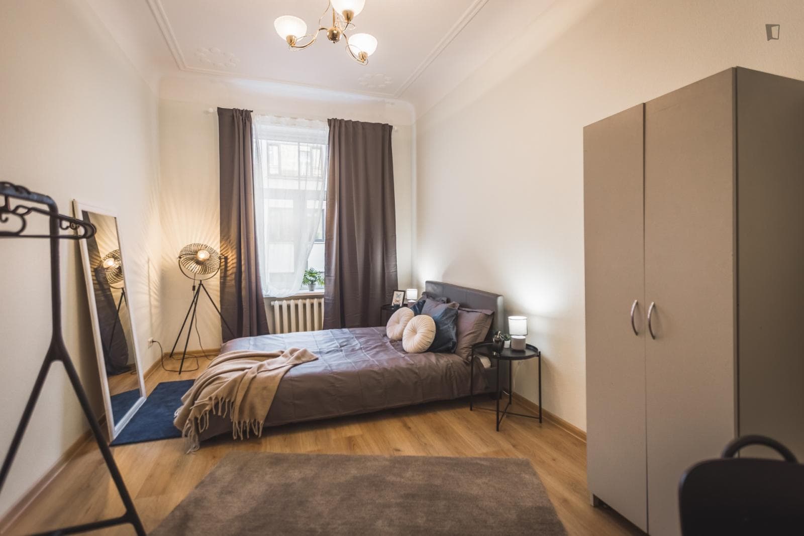 Inviting double bedroom in the Central District photo 1