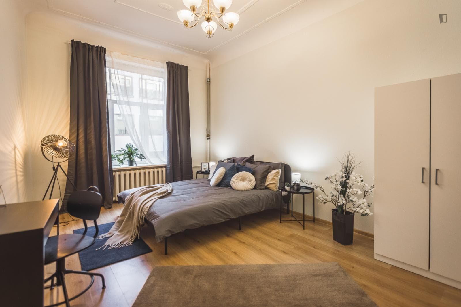 Welcoming double bedroom in the Central District photo 1