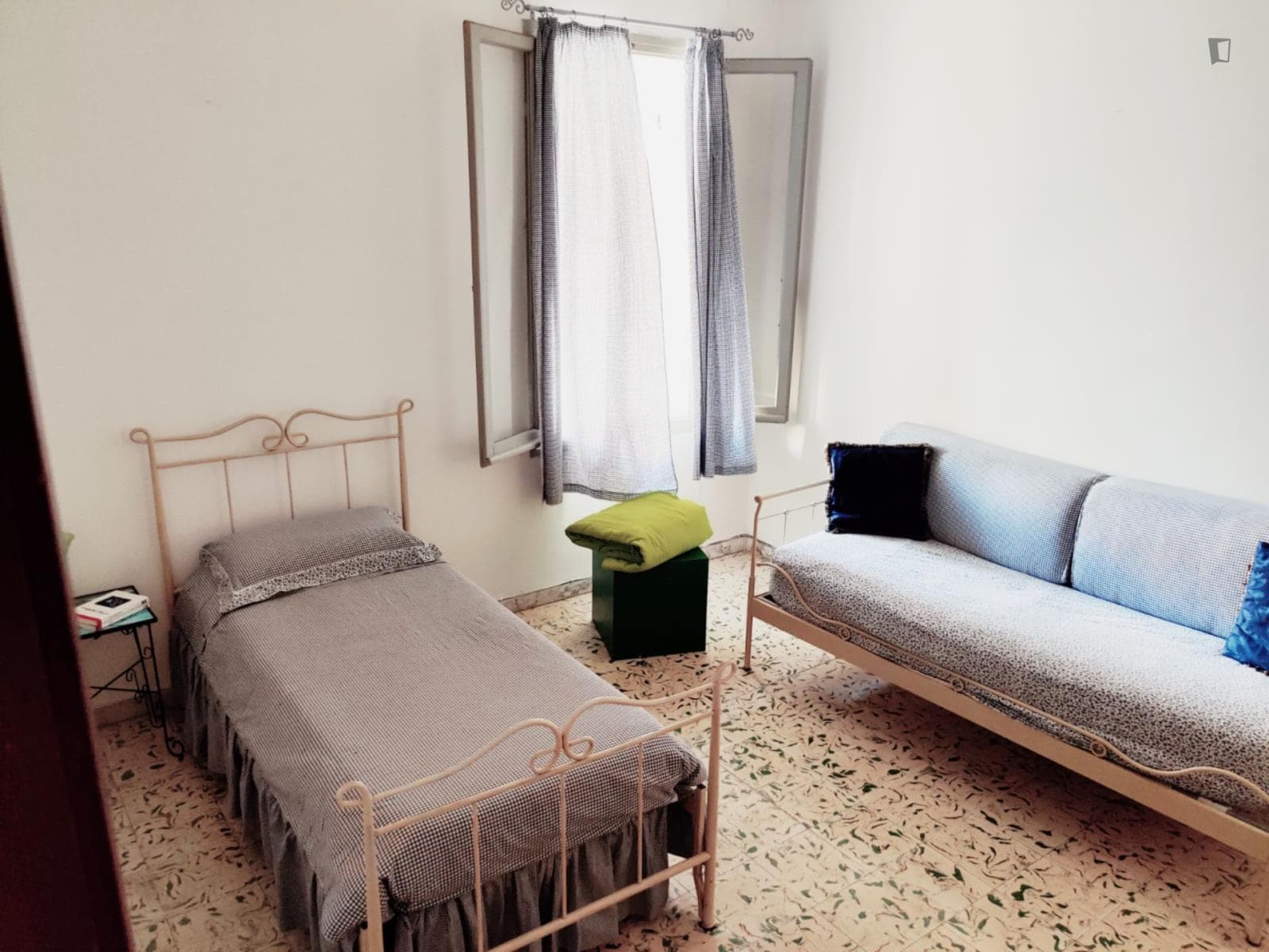 Single Bedroom in a 3 Bedroom - Apartment in Alghero photo 1