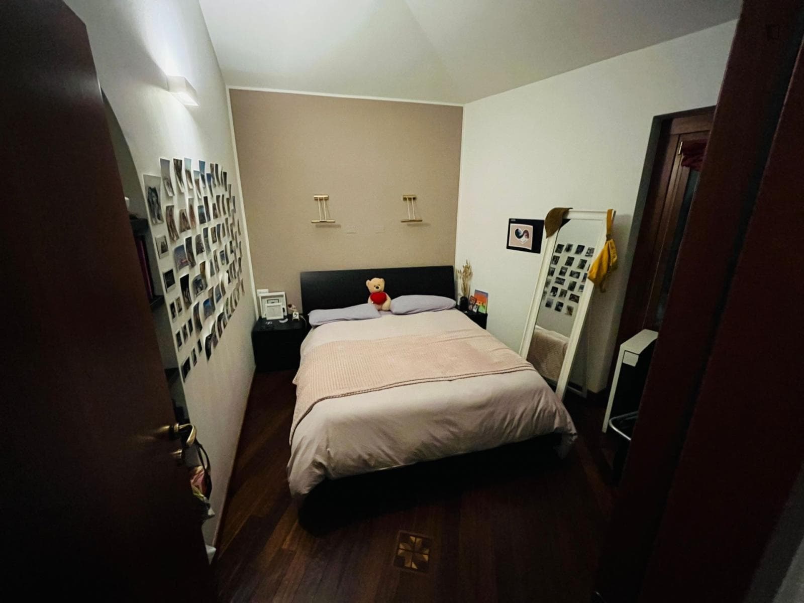 Double bedroom in 2-bedroom apartment photo 1