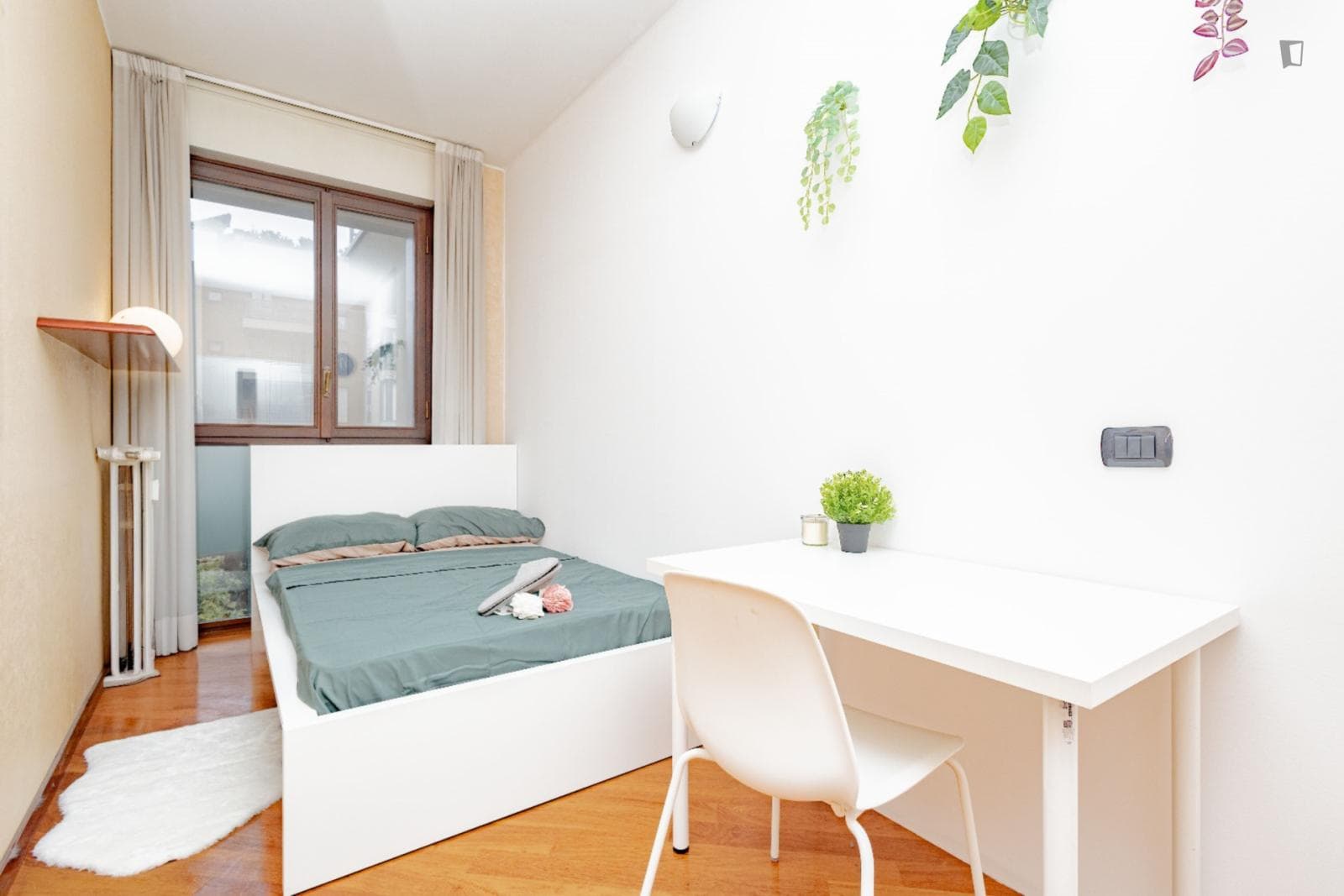 Bright bedroom in Ghisolfa photo 1