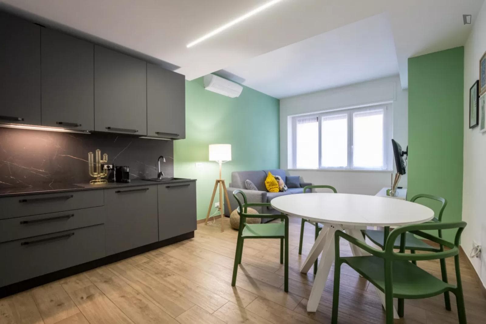 Modern and bright 1-bedroom apartment close to Navigli photo 1