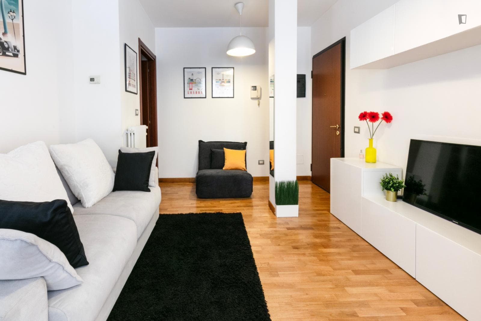 Studio, with outdoor area photo 1