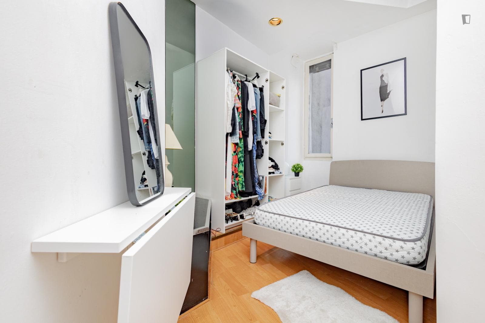 Welcoming Single Bedroom in Largo Augusto photo 1