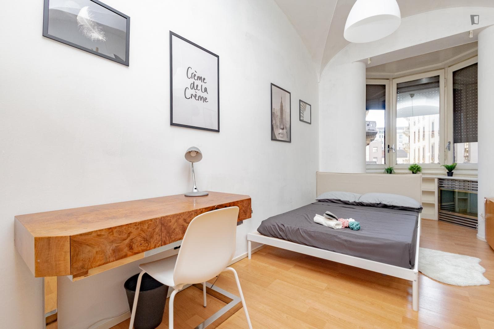 Bright Single Bedroom in Largo Augusto photo 1