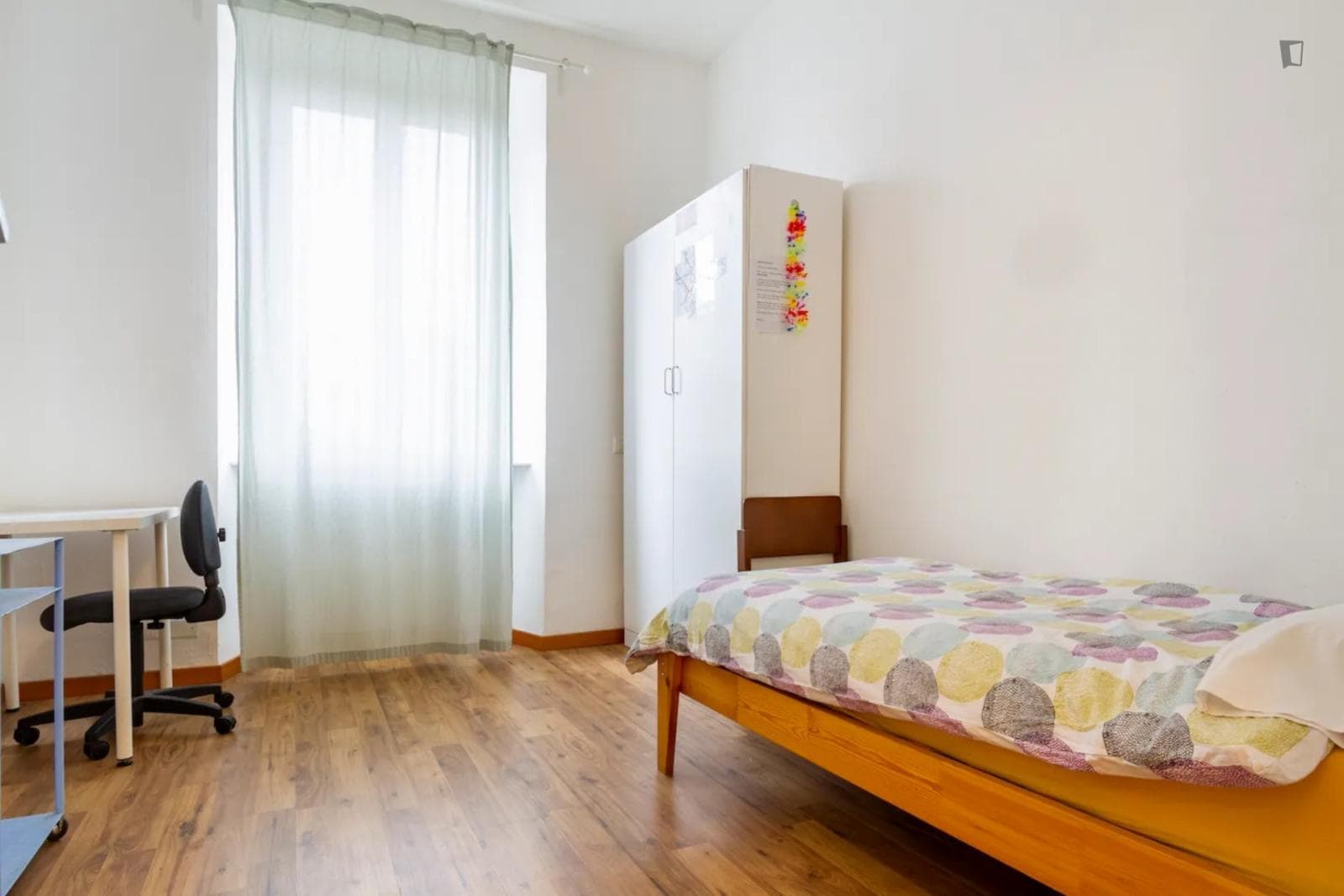 Inviting single bedroom in Turro photo 1