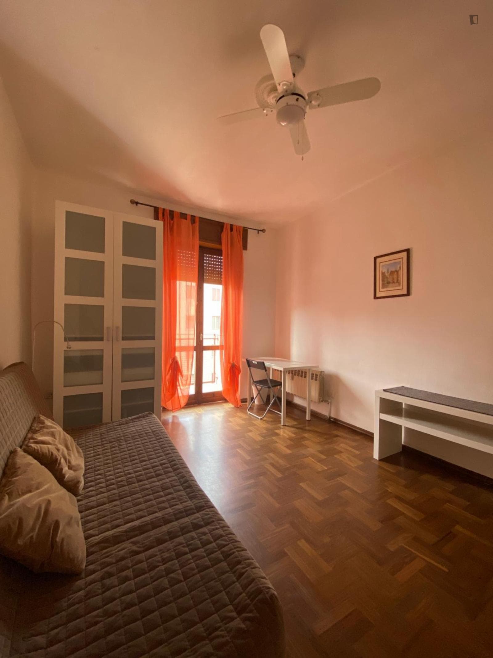Cozy and bright bedroom close to Corvetto metro station photo 1