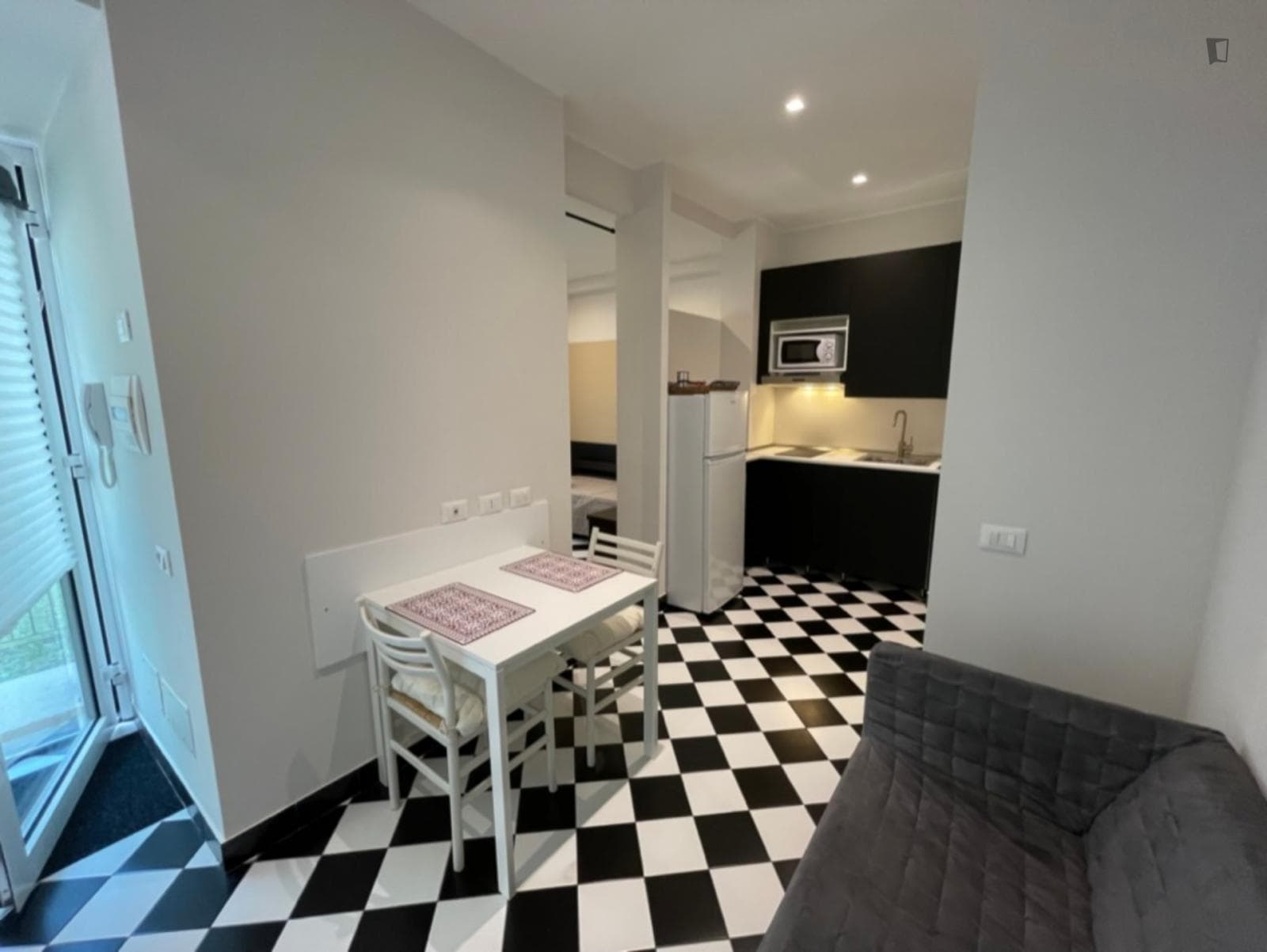 Beautiful apartment with two separate bedroom areas in Turro photo 1