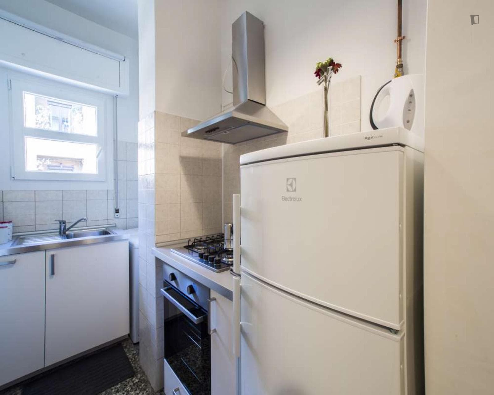 Shiny single bedroom in Cagnola photo 1