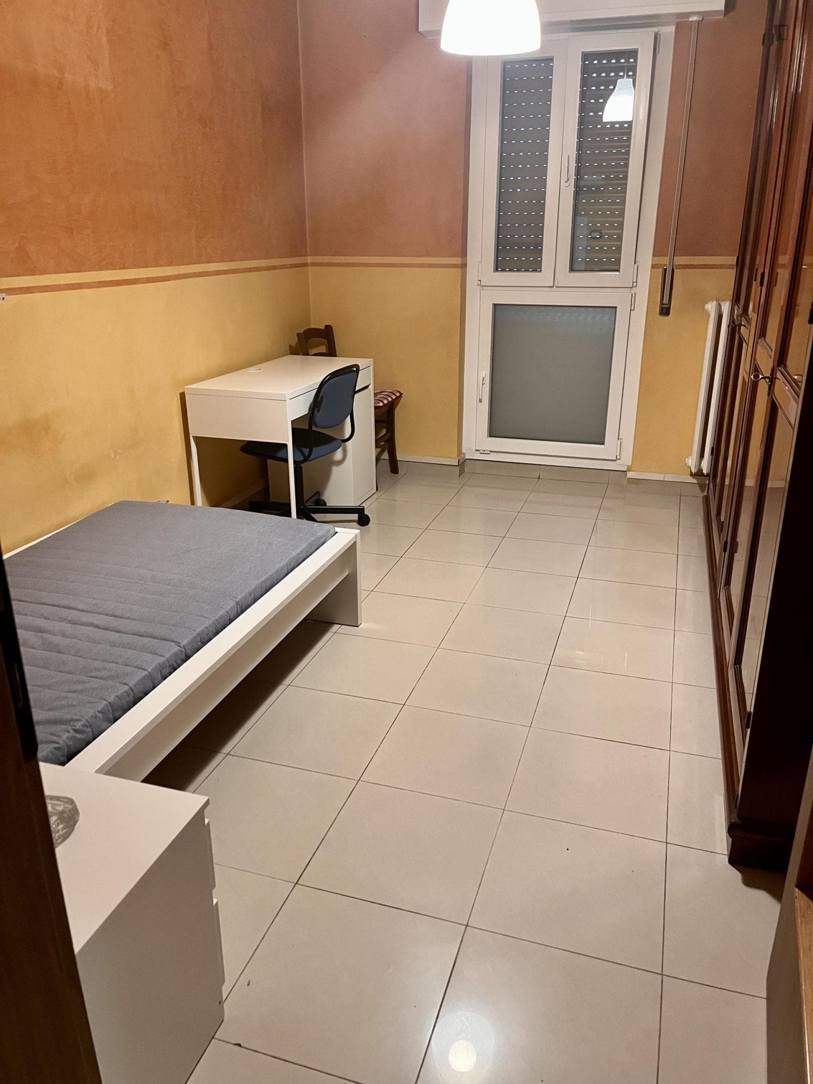 Comfy single bedroom in a 3-bedroom flat near Bonola metro station photo 1