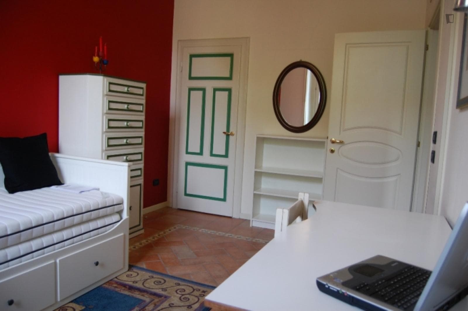 Bright single bedroom in 2-bedrooom apartment close to Università Bocconi photo 1