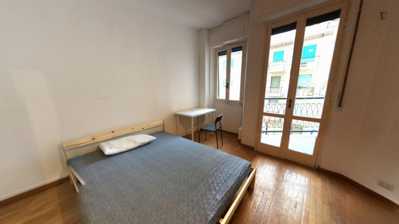 Neat double bedroom in a 3-bedroom flat near Politecnico photo 1