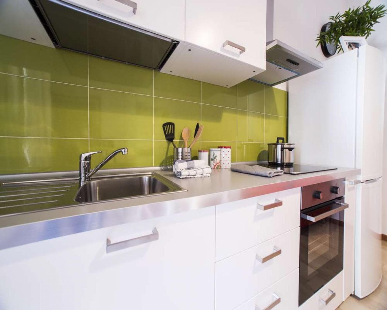 Colourful single bedroom in Lorenteggio photo 1