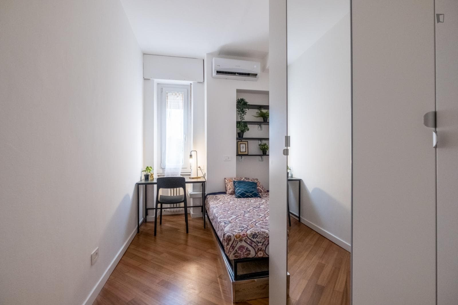 Lovely single bedroom in Porta Vittoria - XII Marzo photo 1
