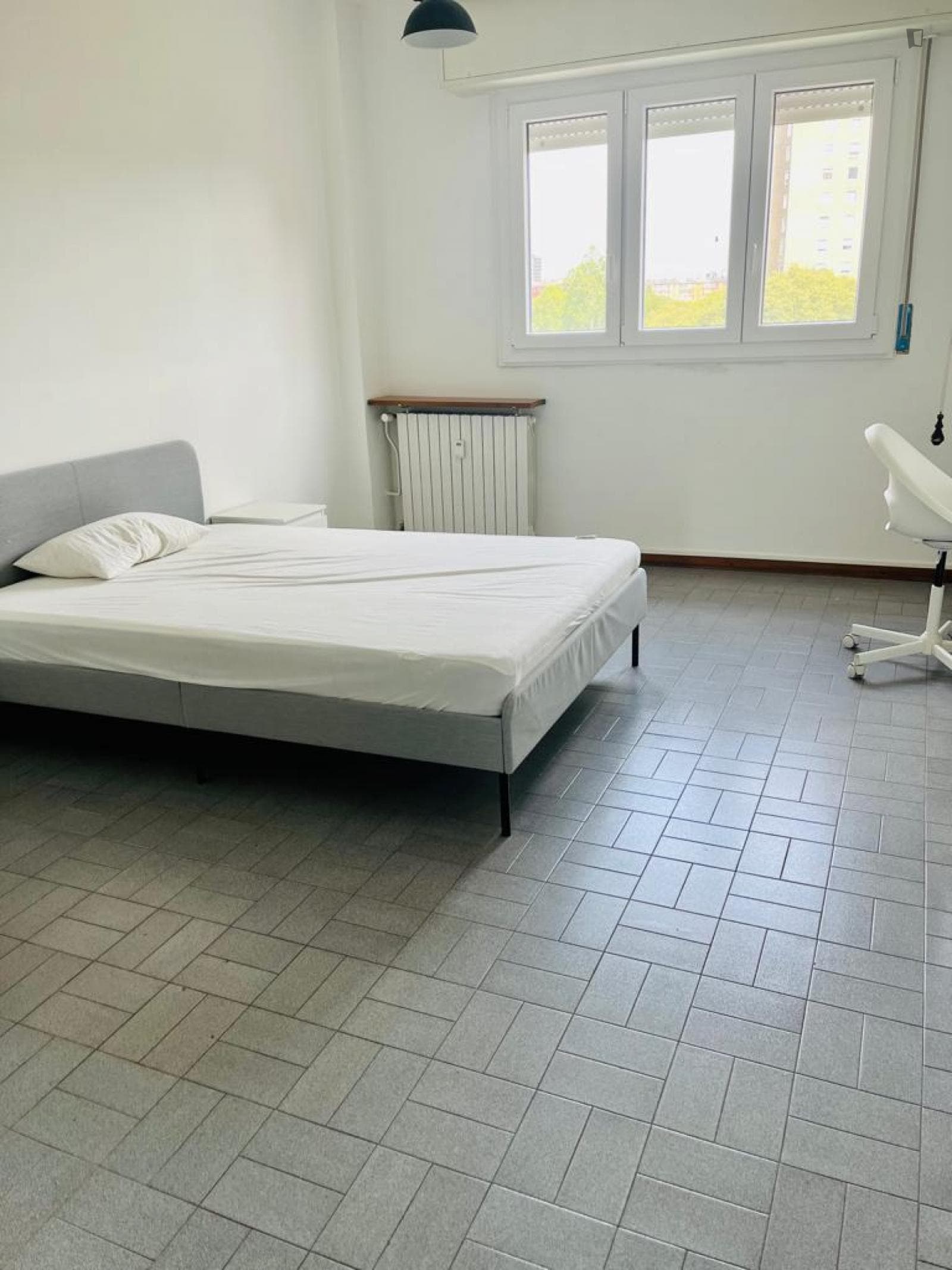 Snug single bedroom in Gallaratese photo 1