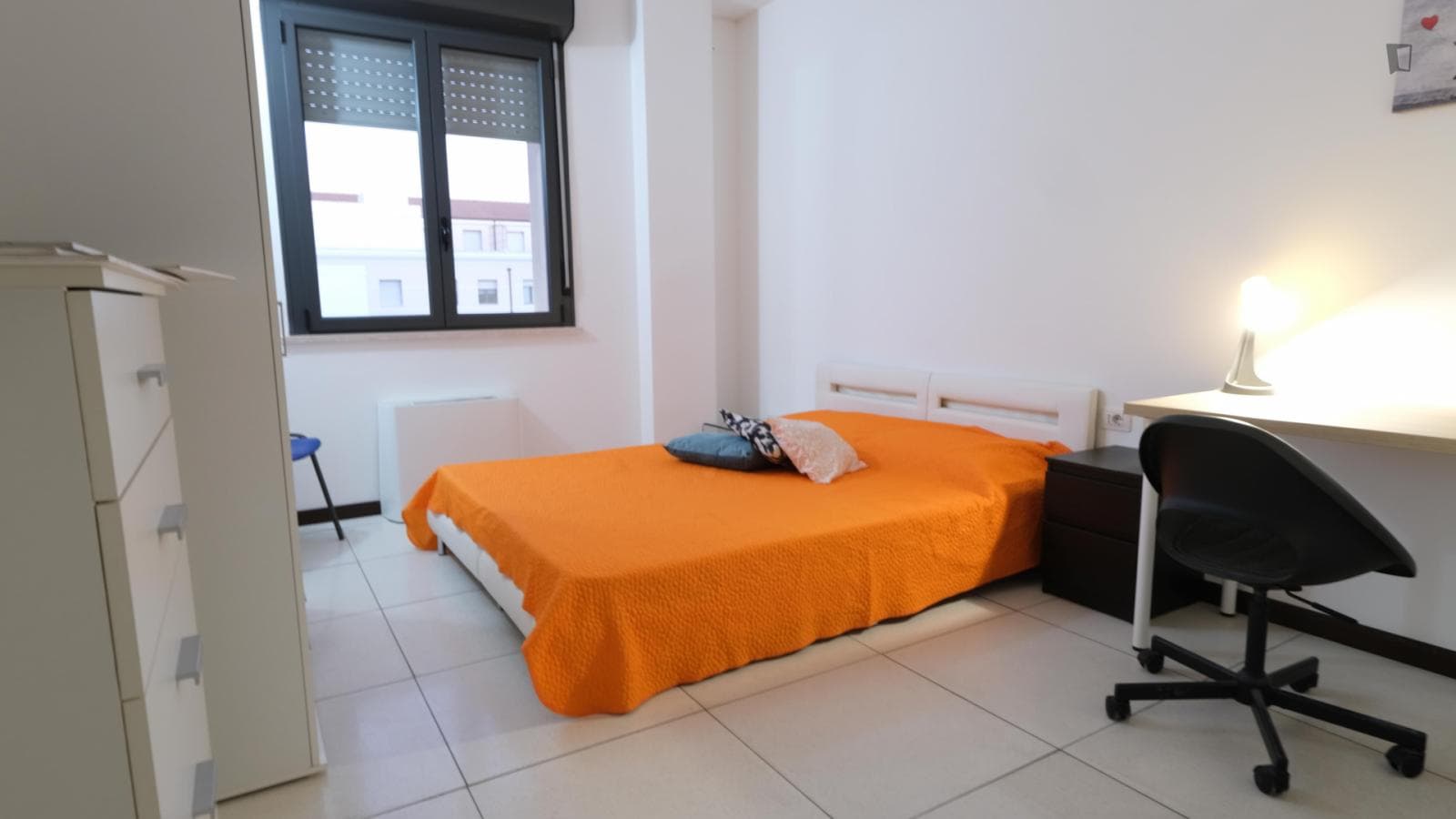 Welcoming single ensuite bedroom near Università degli Studi di Sassari photo 1