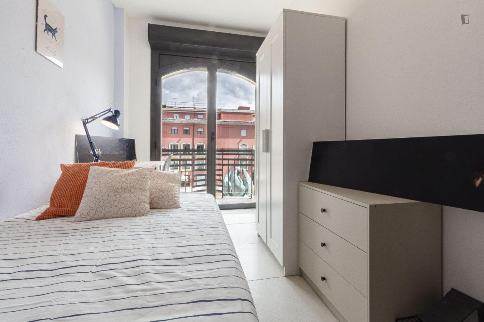 Inviting single ensuite bedroom in Sassari photo 1