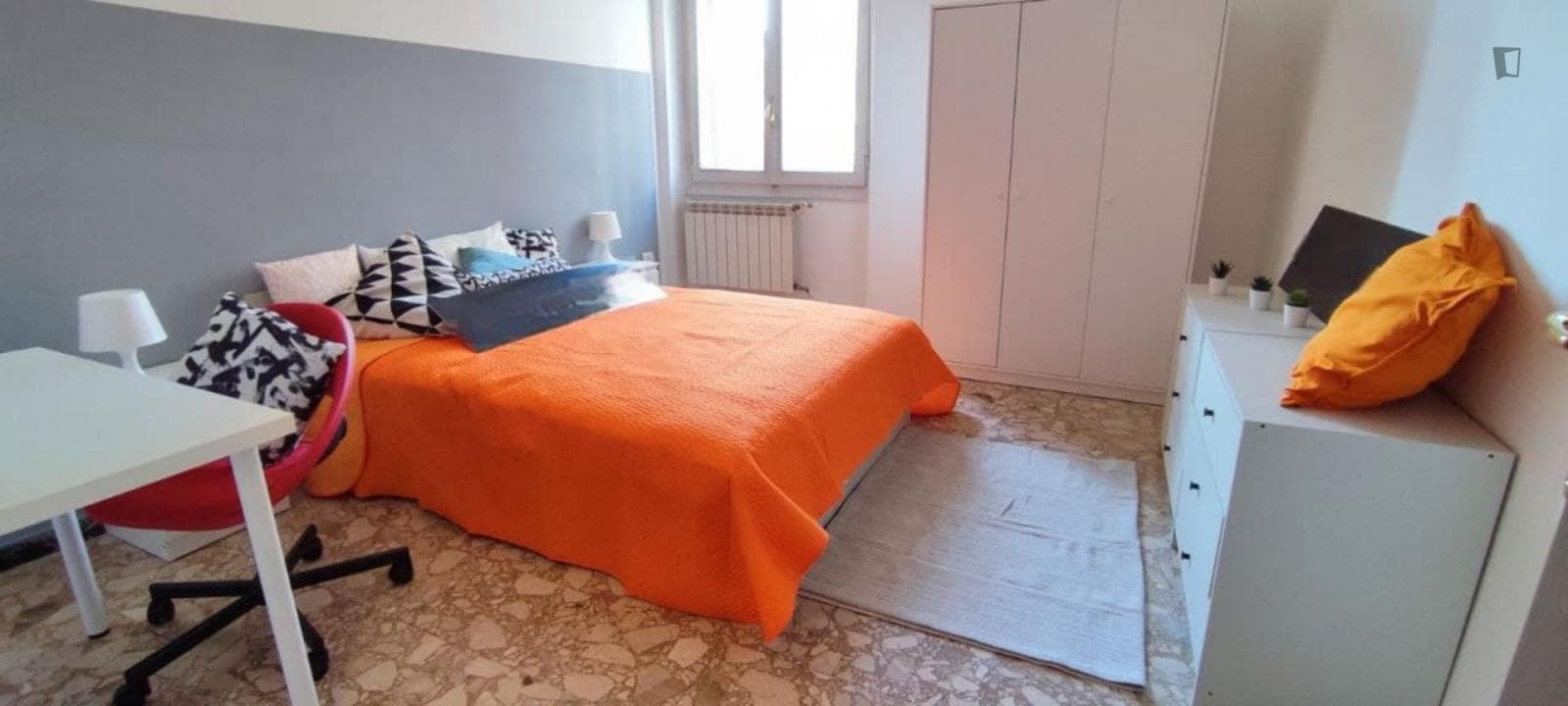 Inviting single bedroom in Gardona photo 1