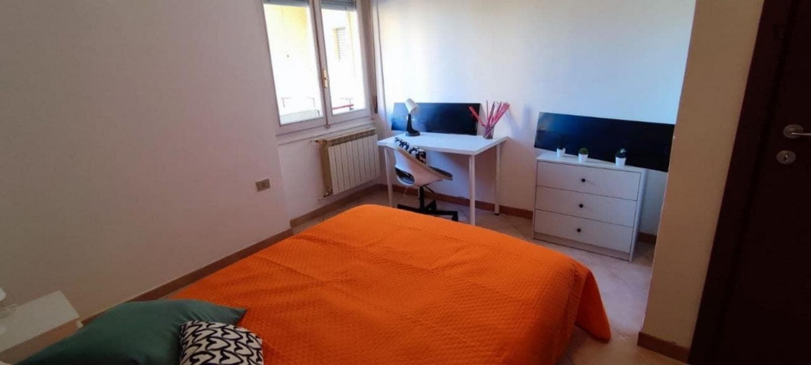 Neat and cosy single bedroom in Gardona photo 1