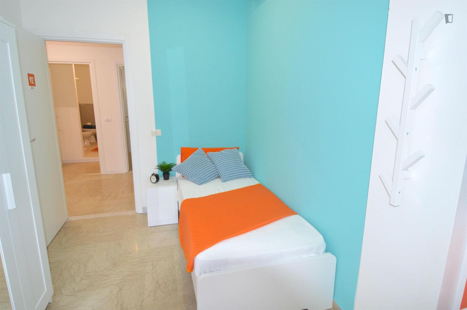 Alluring single bedroom in Emilia Est photo 1