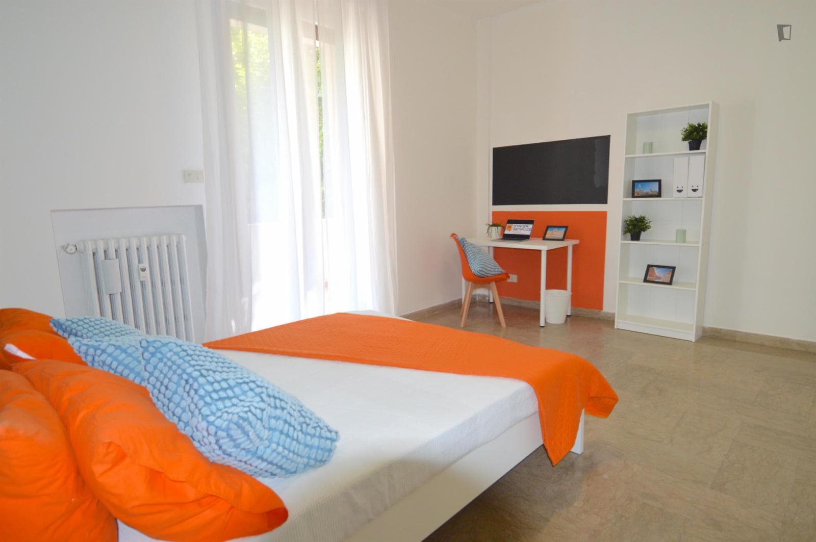 Charming double bedroom in the centre of Modena photo 1
