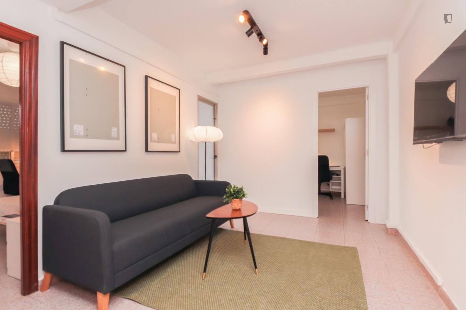 Appealing single bedroom in a property with balcony photo 1