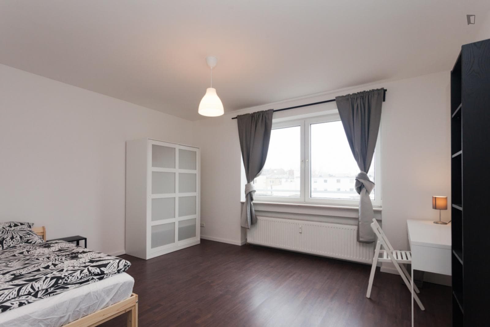 Inviting single bedroom in the Stadtmitte district photo 1