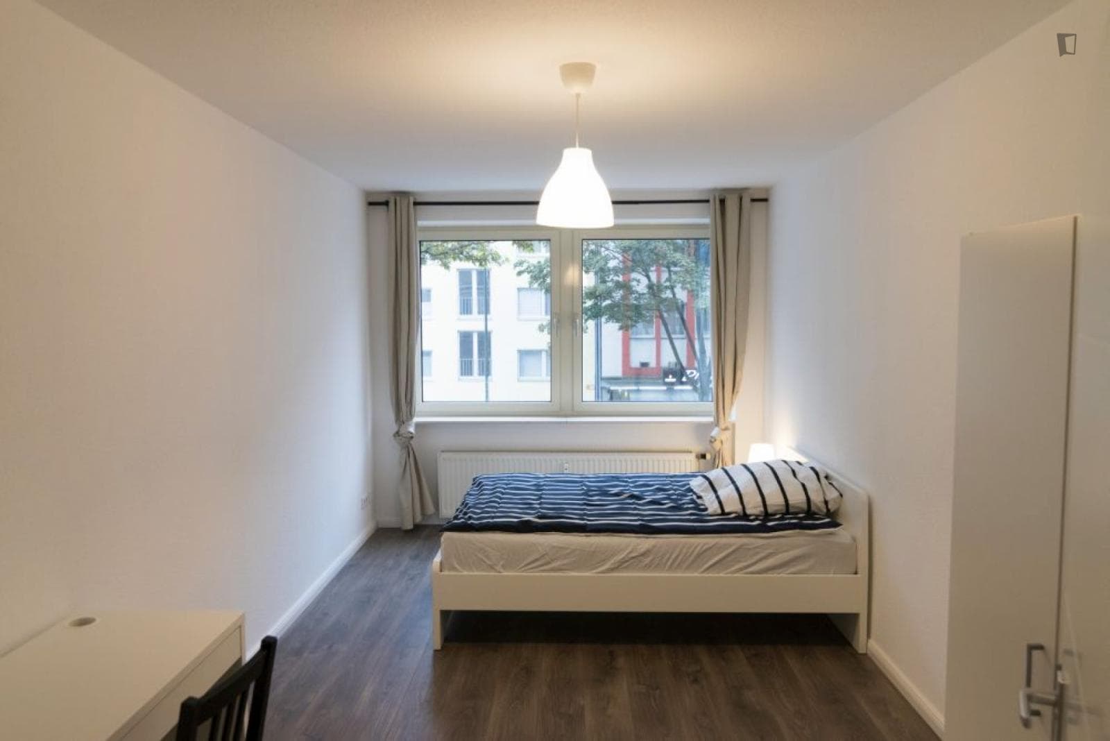 Neat single bedroom in Stadtbezirk 1 photo 1
