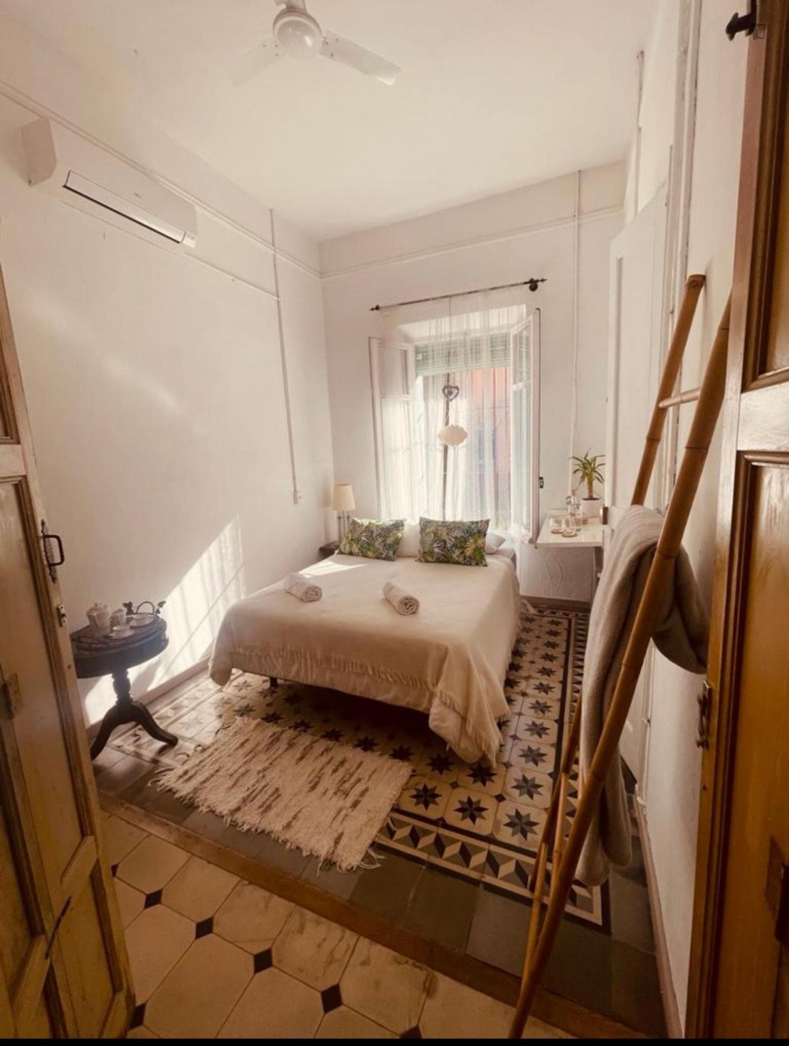Welcoming Double Bedroom close to del Peix Beach photo 1