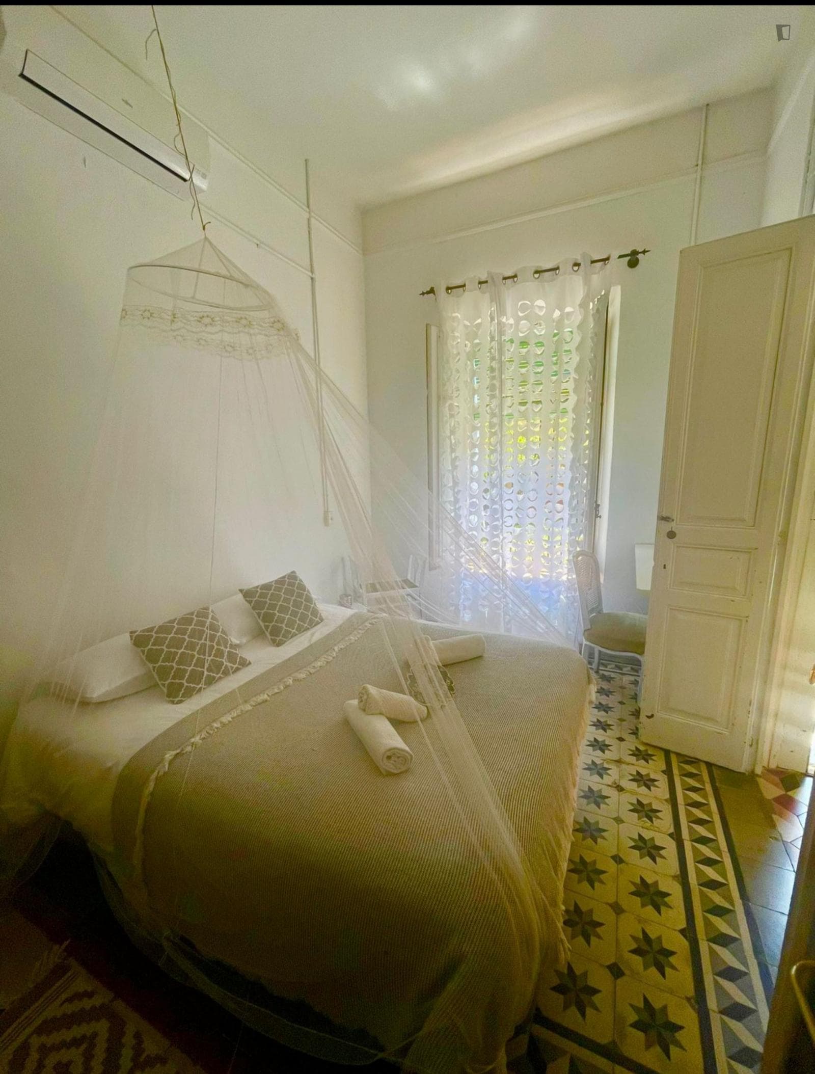 Comfy Double Bedroom close to Sant Pol Beach photo 1