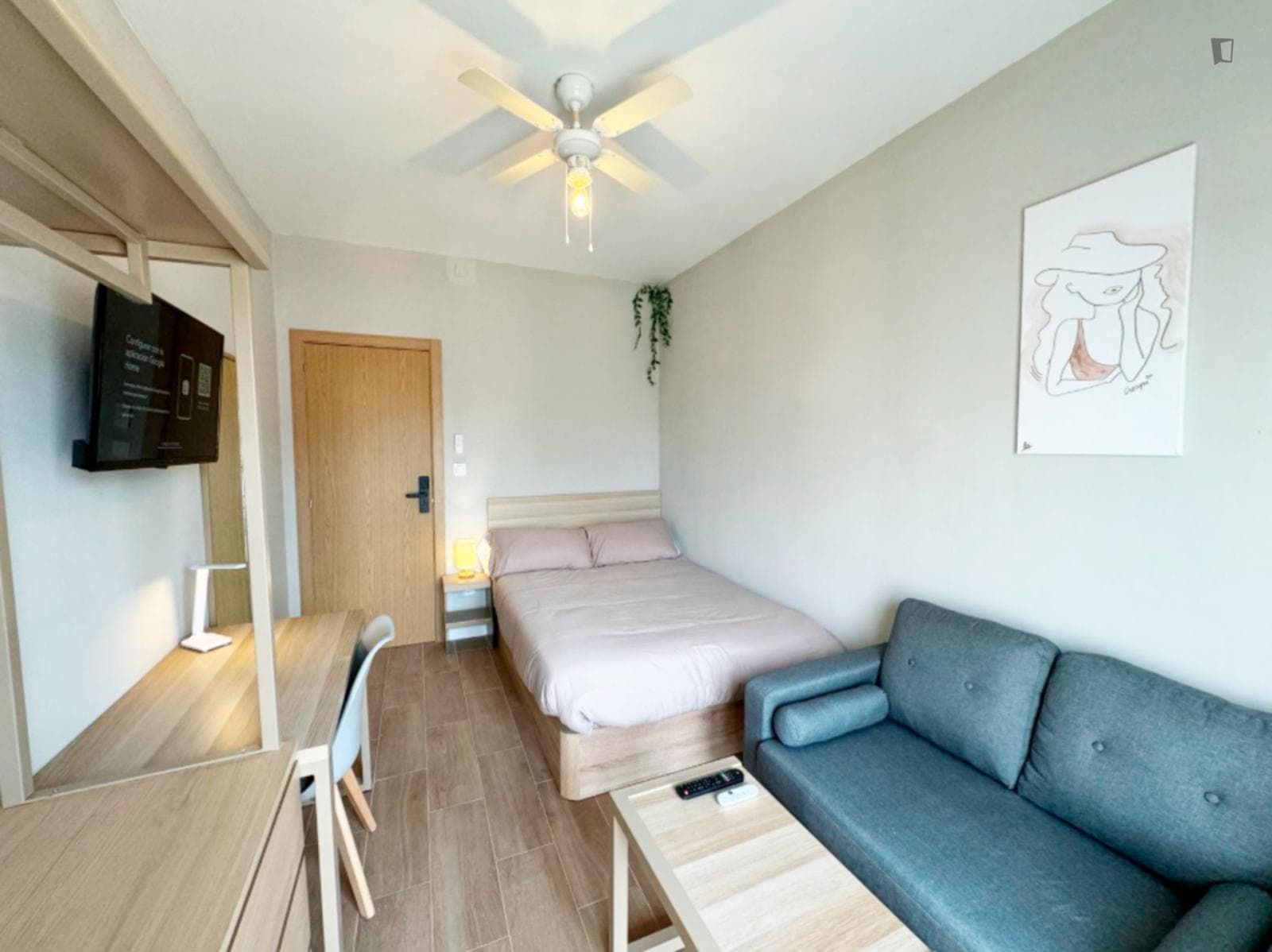Brilliant Double Bedroom with a Balcony close to Del Tossal Park photo 1