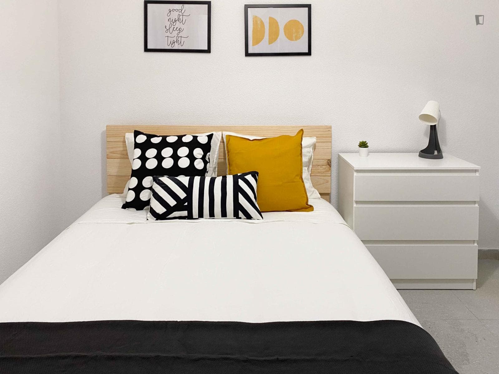 Double bedroom in 3-bedroom apartment photo 1
