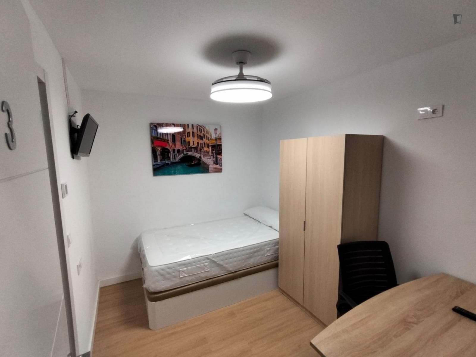 Tempting Single Bedroom with a private bathroom close to UCAM photo 1