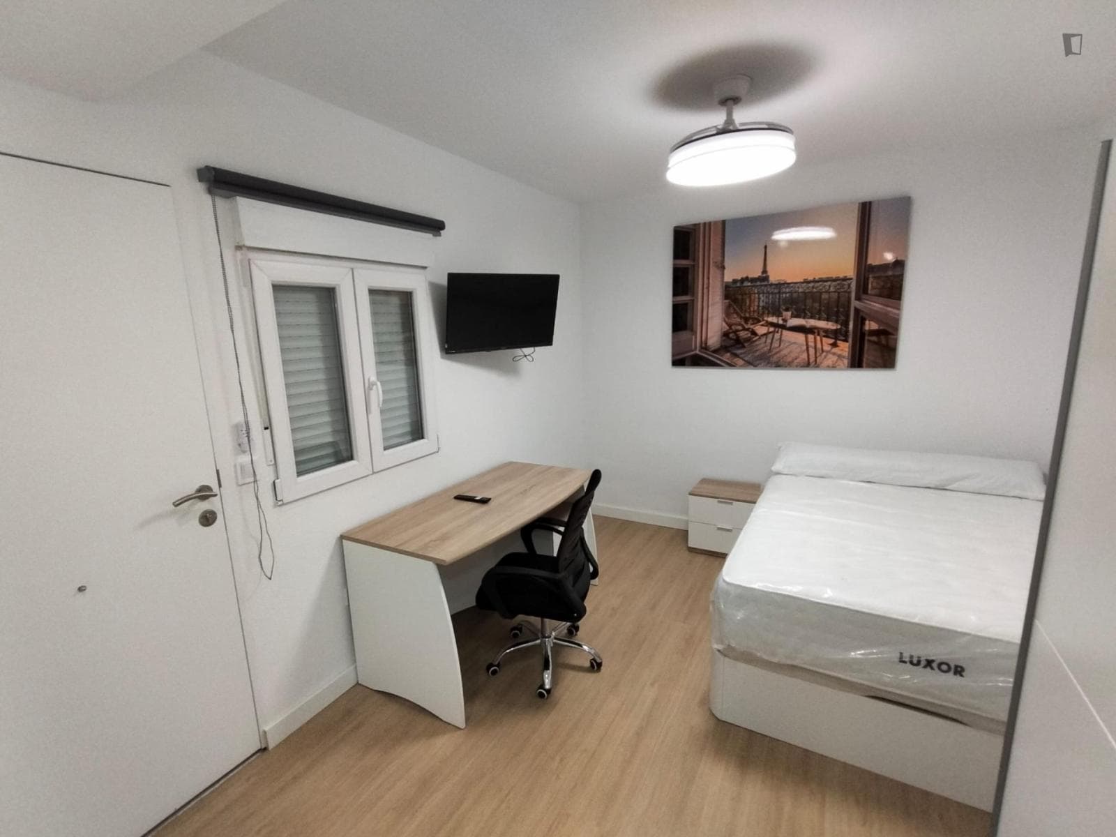 Vibrant Single Bedroom with a private bathroom close to UCAM University  photo 1