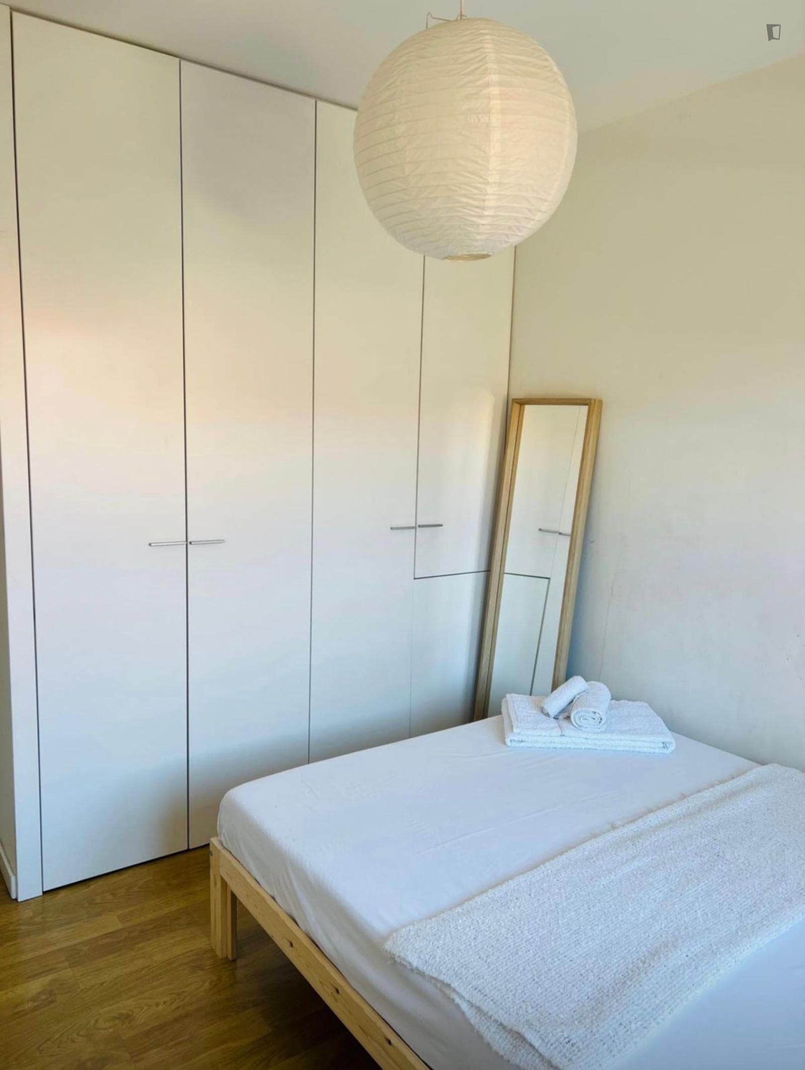 Great bedroom in a 3-bedroom flat photo 1
