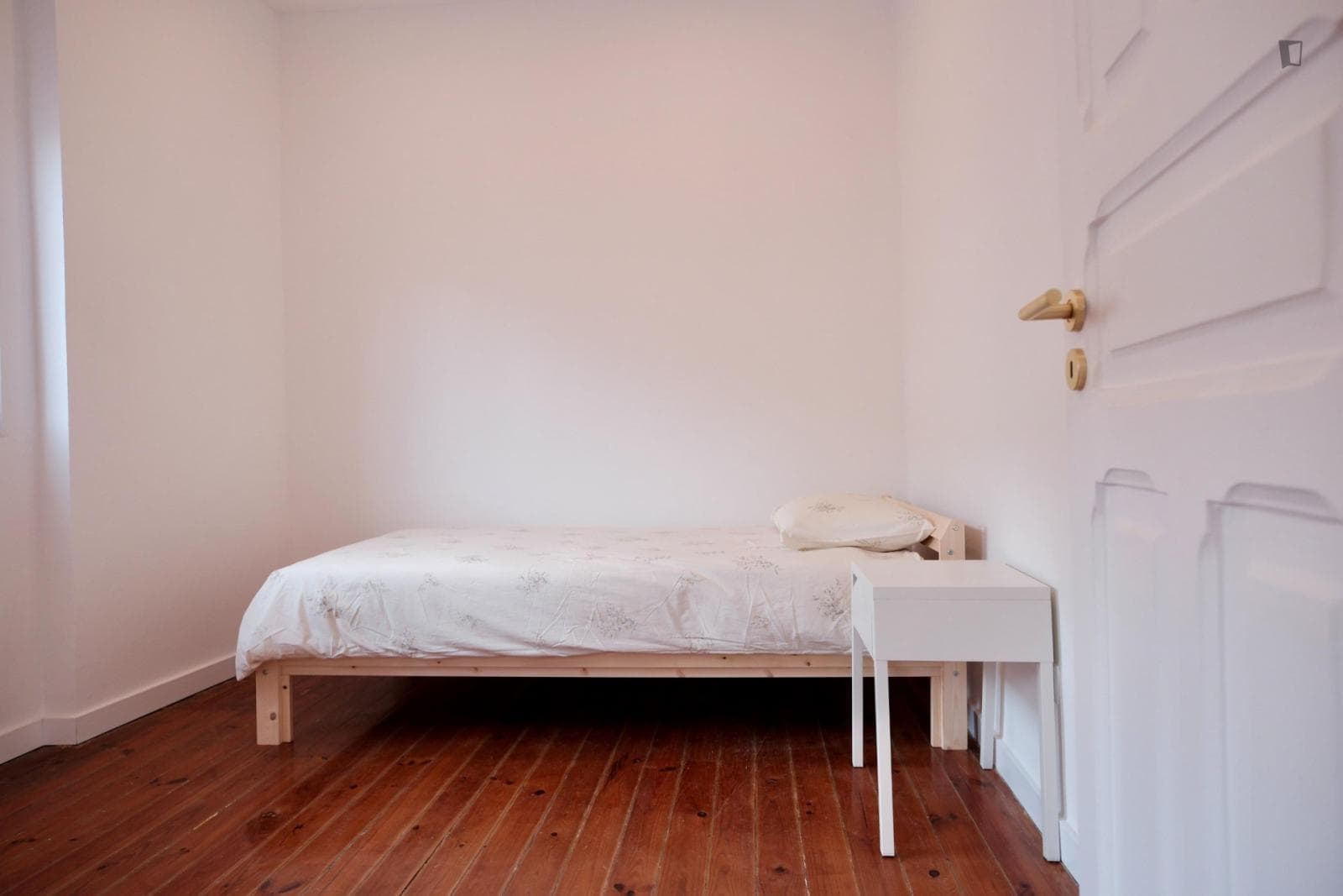 Beautiful Single Bedroom close to  Catholic University of Portugal photo 1