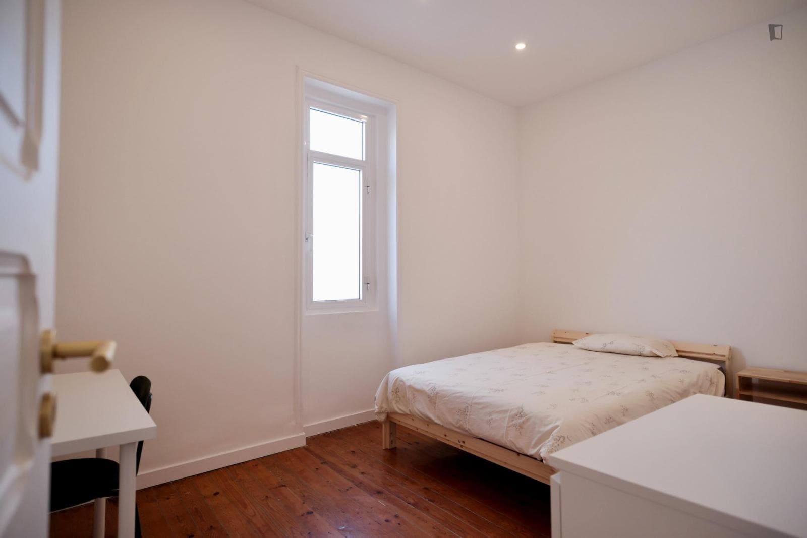 Astonishing Double Bedroom close to Lisbon School of Medicine photo 1